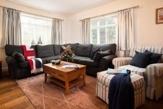 Beach Approach House - 30 steps from beach - Luxury house - kids slide and chill-out room - amazing location - garden - 5