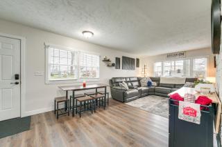 Walk to Marina Home with Hot Tub in Mentor! - Mentor - 5