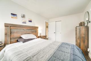 Walk to Marina Home with Hot Tub in Mentor! - Mentor - 2