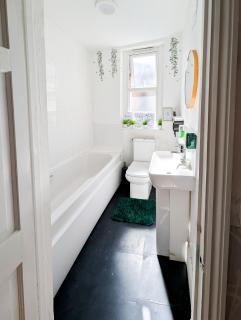 Cozy 2BR Flat Near Twickenham Stadium for Families - 9