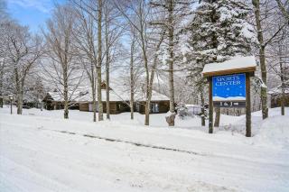 Highridge B16A Inviting Queen Room for Two with Access to Pool and Hot Tub - 8