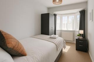 Serene 6-Bed Residential Retreat - Bridgwater - 4