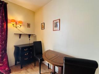 Studio 150m to Notre Dame - 9