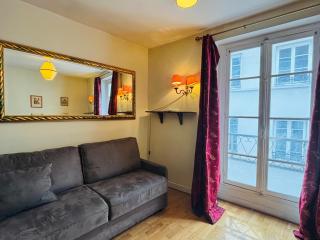 Studio 150m to Notre Dame - 8