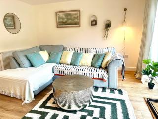 Five bedroom family house - St. Leonards - 2