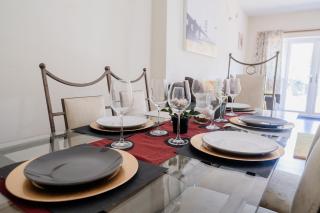 Spacious 6 bedroom House in Dudley with optional Nursery-Drive and Garage-Families and Contractors Welcome - 8