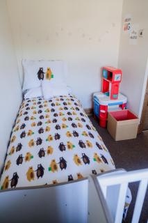 Spacious 6 bedroom House in Dudley with optional Nursery-Drive and Garage-Families and Contractors Welcome - Tipton - 1