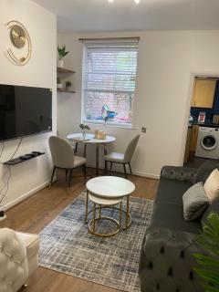 Workers Home - Free Parking - 7
