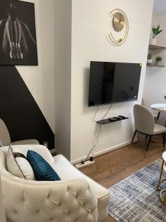 Workers Home - Free Parking - Manchester - 6