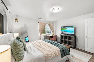 Entire Private 4-BR Home, Lux King Bed, Big Yard, Prime Area, Ranch Style, Available Now - La Mesa - 4