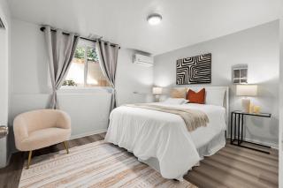 Entire Private 4-BR Home, Lux King Bed, Big Yard, Prime Area, Ranch Style, Available Now - La Mesa - 2