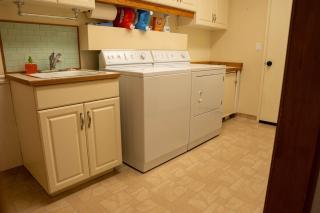 Hideaway Riverfront Cabin in Kernville with Universal EV Charger - Kernville - 4