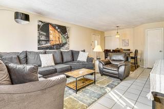 5 Mi to Eagle Creek Park Home with Fenced Yard! - Indianápolis - 6