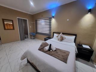 The Parks Guest House - 4