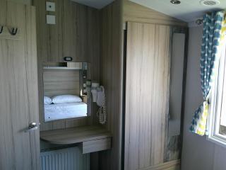 Kingfisher Surf Shack 8 Berth Central Heated Close to site entrance - Ingoldmells - 1