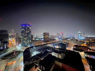 City Skyline View Holiday Apartment in Birmingham City Centre - South Central Apt127 - Birmingham - 6