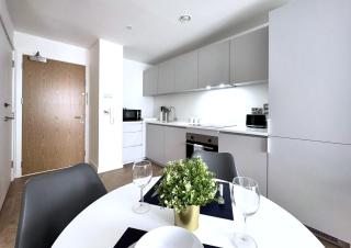 City Skyline View Holiday Apartment in Birmingham City Centre - South Central Apt127 - Birmingham - 3
