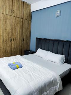 Private and Charm 1Bed Apartment- AC- WiFi- Self-CheckIN- E-11 - ISLAMABAD - 3