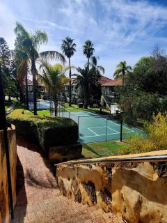 Inside Resort Only 250m From Beach - 5