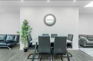 Modern 3 bedroom condo - 3