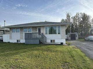 5 Bedrooms, 2 Kitchens, Free Parking, Newly Renovated - Thompson - 2