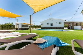 Villa Las Adelfas, con piscina, barbacoa, ideal familias - 0