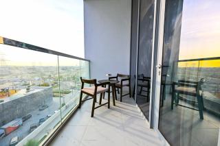 Stunning 1 Bdr Luxury District one - 7