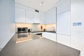 Stunning 1 Bdr Luxury District one - 5