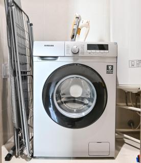 Stunning 1 Bdr Luxury District one - 2