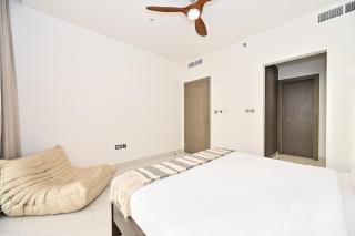 Stunning 1 Bdr Luxury District one - 1