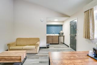 1 Mi to Lake Huron Waterfront Cozy Studio Apt - 1