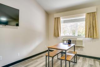 Walk to Shopping and Dining Port Huron Studio - Port Huron - 9