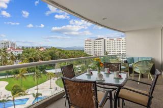 Beachfront Oasis with Pool Views and Balcony - Nuevo Vallarta - 5
