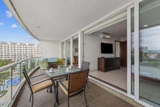 Beachfront Oasis with Pool Views and Balcony - Nuevo Vallarta - 8