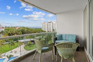 Beachfront Oasis with Pool Views and Balcony - Nuevo Vallarta - 3