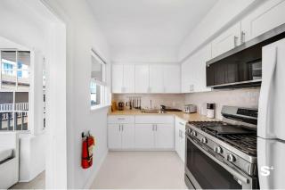 Spacious 1BD Beachside Apt with Free Parking - 8