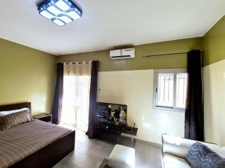 Charmant F1 avec Balcon - Wi-Fi & TV Connectée à Dakar - Dakar - 5