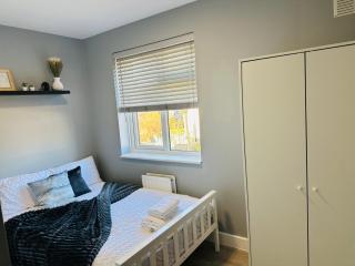Large Contractors House Near LHR 5 Ensuites BR Free Parking - Northolt - 8