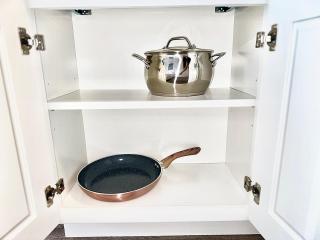 Hawaiian Monarch OCEAN & CANAL View - Newly Renovated - Waikiki Studio - 1