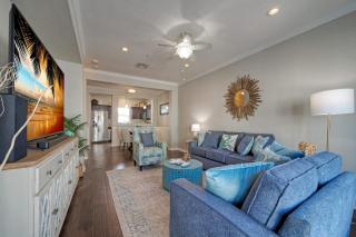 Stylish Condo w Pool Spa Access Wak to Beach Beach Breeze by AvantStay - 5