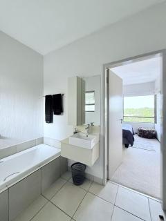 Broadacres Apartment - Sandton - 4