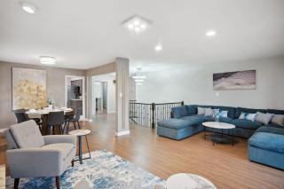 6 Bedroom Family Home with Indoor Arcade, BBQ, Huge Backyard & Pickleball - Vancouver - 7