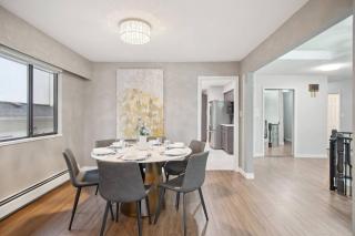 6 Bedroom Family Home with Indoor Arcade, BBQ, Huge Backyard & Pickleball - Vancouver - 3