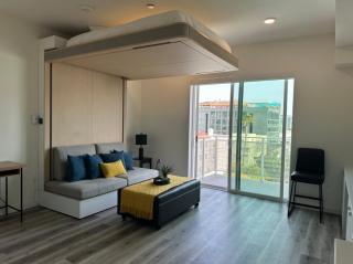 Heart of Hollywood-Walk of Fame 1bd Studio with View -Free parking, balcony, wifi, rooftop, gym, upscale amenities - Los Angeles - 0