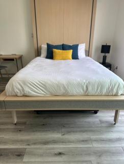 Heart of Hollywood-Walk of Fame 1bd Studio with View -Free parking, balcony, wifi, rooftop, gym, upscale amenities - Los Angeles - 1