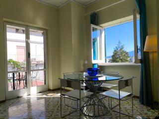 Casa Mar - Elegant Apartment with Pool and Panoramic Terrace in the Heart of Sorrento - Sorrento - 2