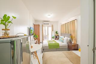 Cozy Studio with Balcony Netflix Free Access to POOL and GYM 100mbps - Manila - 8