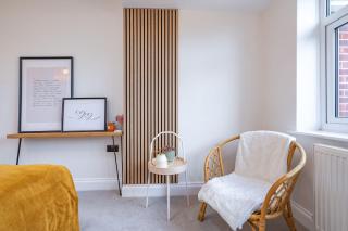 Nature Inspired Bungalow with 3 rooms - 10 mins from Manchester Airport - Timperley - 1