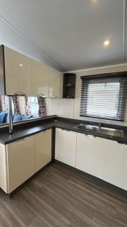Beautiful Caravan With Decking At Broadland Sands Holiday Park Ref 20015Cf - 7