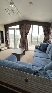 Beautiful Caravan With Decking At Broadland Sands Holiday Park Ref 20015Cf - Hopton on Sea - 2
